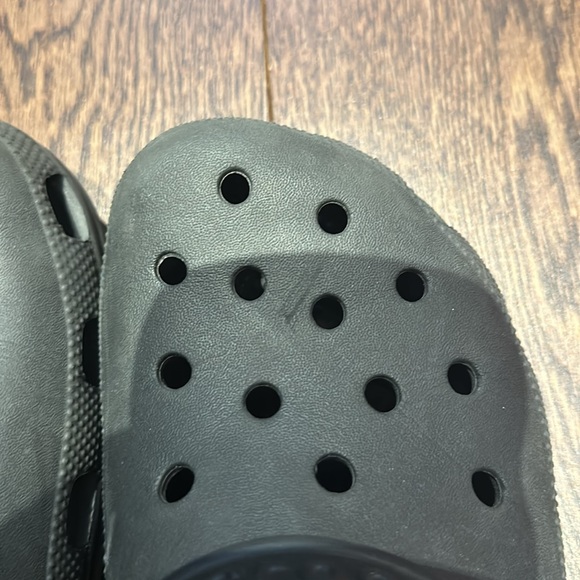 Black Crocs - Picture 10 of 10